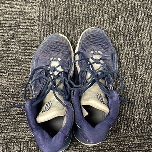 Kyrie 5’s blue, lightly used size 9